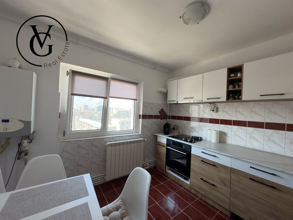 Apartament  decomandat 3 camere -Centru  - vedere către mare 