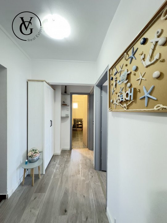 Apartament  decomandat 3 camere -Centru  - vedere către mare 