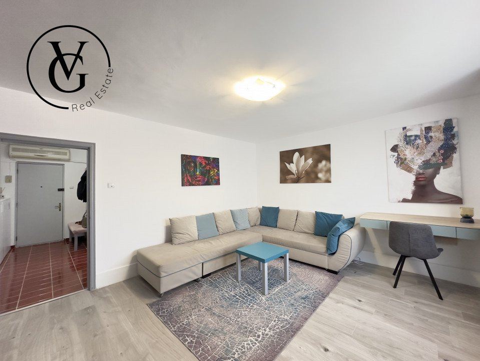 Apartament  decomandat 3 camere -Centru  - vedere către mare 