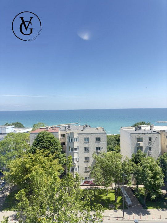 Apartament  decomandat 3 camere -Centru  - vedere către mare 