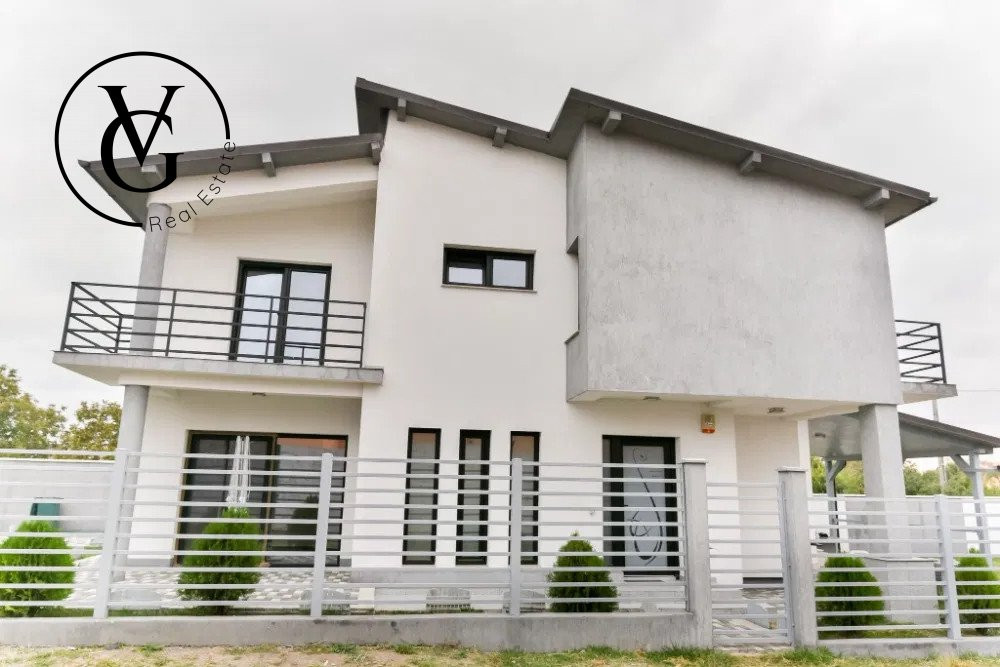Vila P+1, deosebita, aproape de lac , zona Palazu Mare