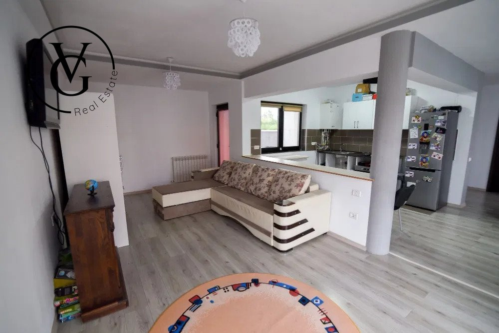 Vila P+1, deosebita, aproape de lac , zona Palazu Mare