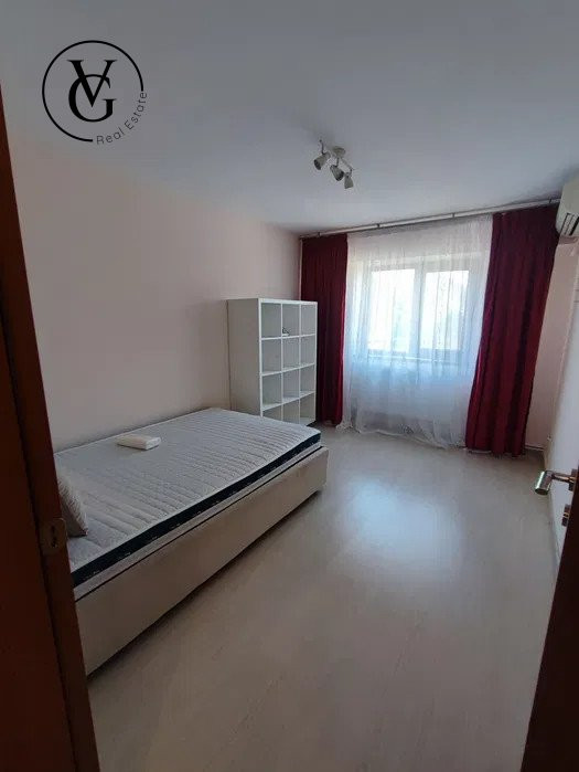 Apartament decomandat - 4 camere - termen lung - zona City Mall