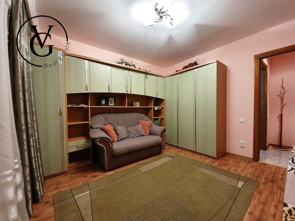 Apartament decomandat de 3 camere - 2 băi - zona Gara