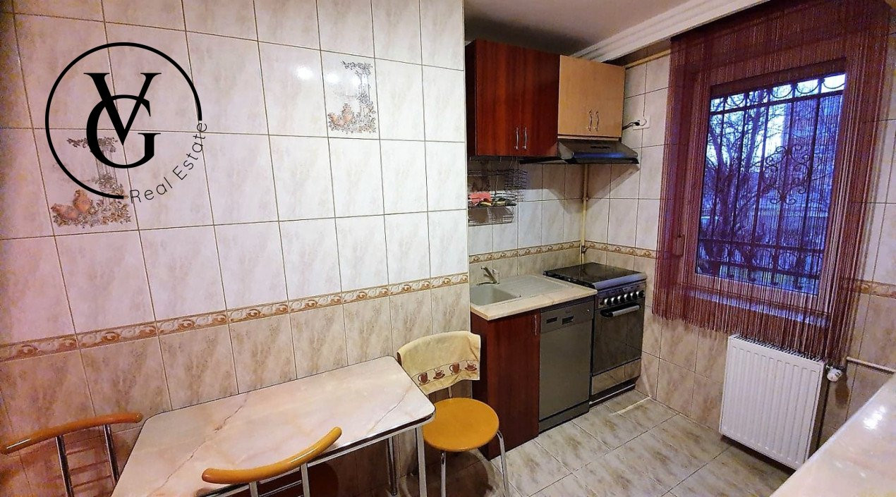 Apartament decomandat de 3 camere - 2 băi - zona Gara