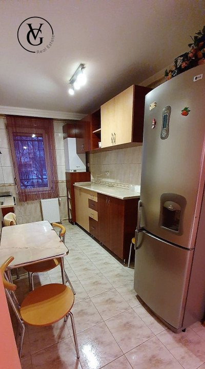 Apartament decomandat de 3 camere - 2 băi - zona Gara