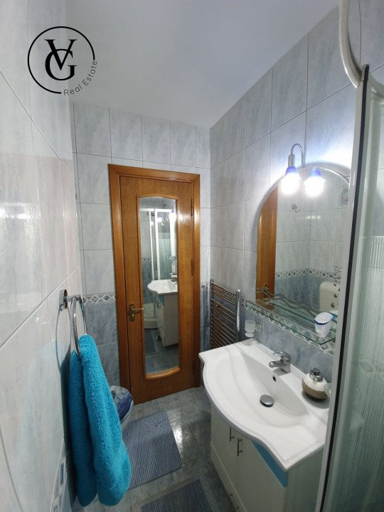 Apartament decomandat de 3 camere - 2 băi - zona Gara