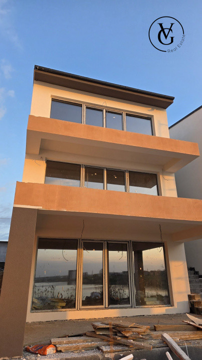 Vila  premium | frontal  la lac | Ovidiu Sud 