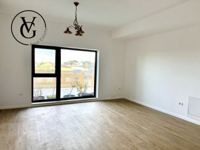 Spatiu comercial, 3 camere, zona Baba Novac