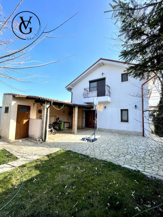 Vila P+M, 8 camere, 636 mp teren, oras Ovidiu ULTRACENTRAL