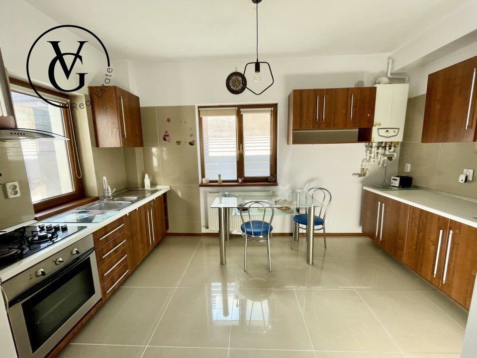 Vila P+M, 8 camere, 636 mp teren, oras Ovidiu ULTRACENTRAL