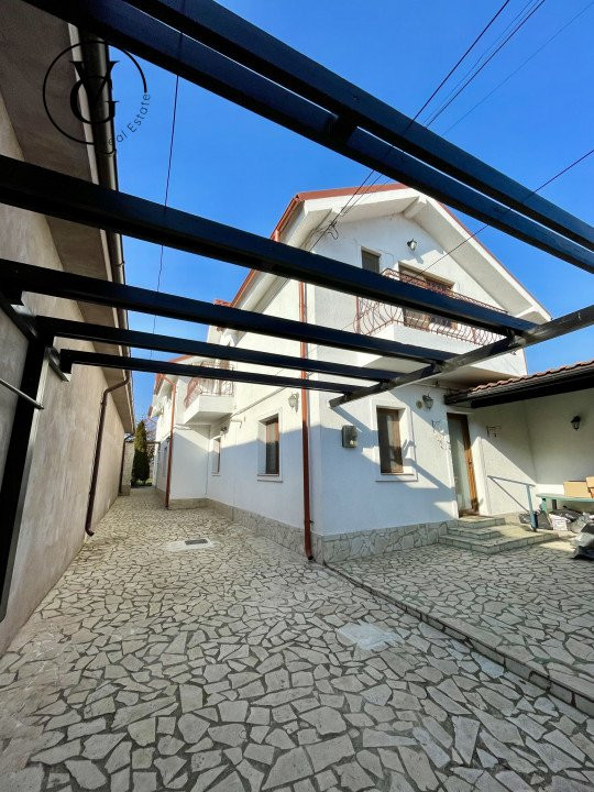 Vila P+M, 8 camere, 636 mp teren, oras Ovidiu ULTRACENTRAL