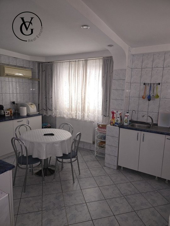 Apartament decomandat cu 3 camere - zona Tei