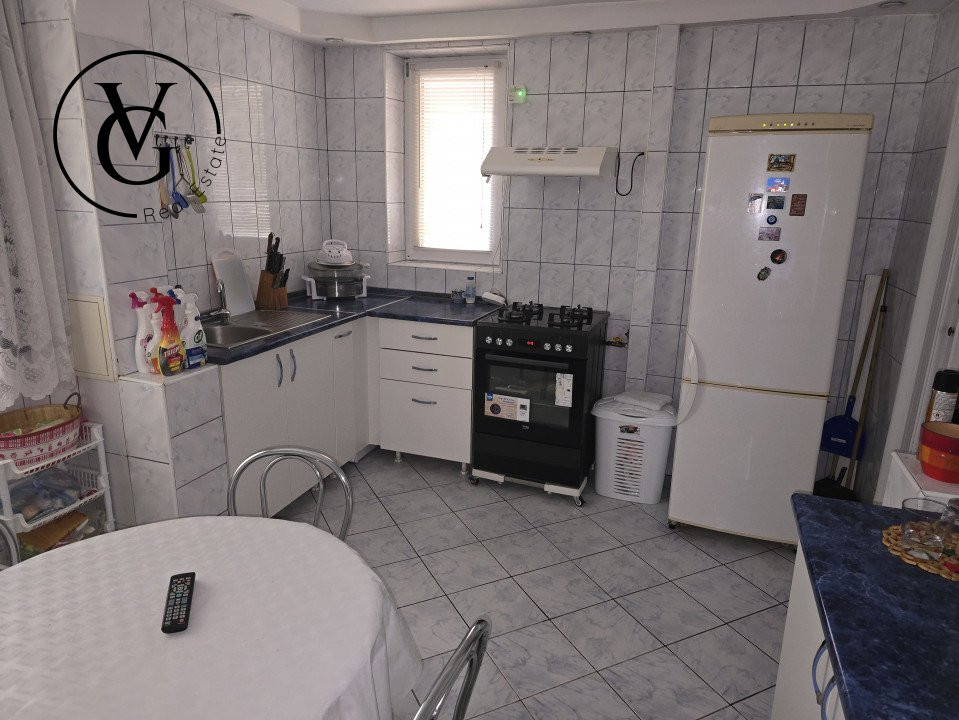 Apartament decomandat cu 3 camere - zona Tei