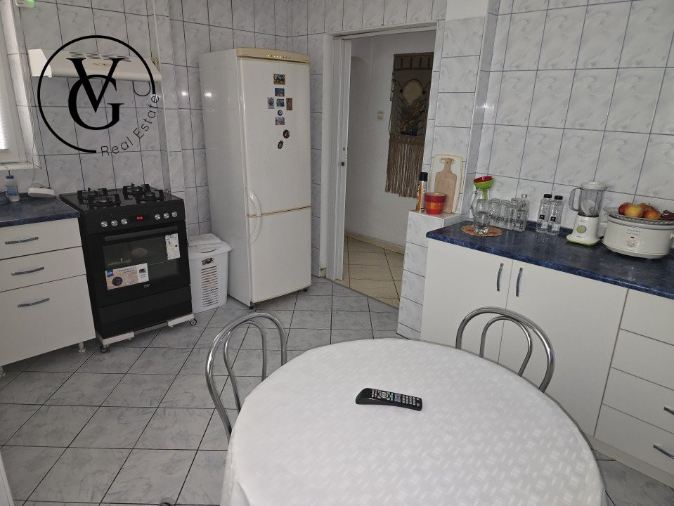 Apartament decomandat cu 3 camere - zona Tei