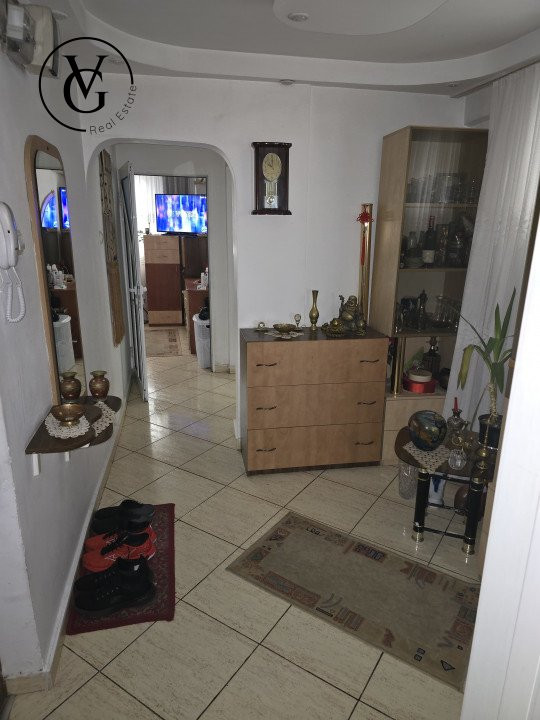 Apartament decomandat cu 3 camere - zona Tei