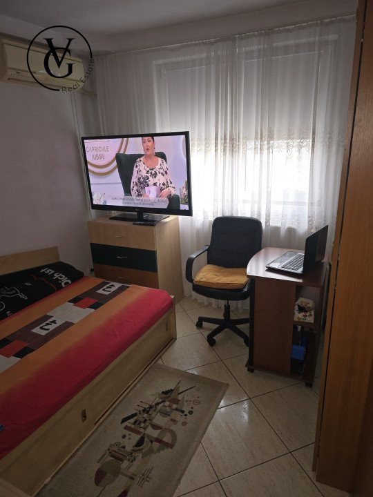 Apartament decomandat cu 3 camere - zona Tei