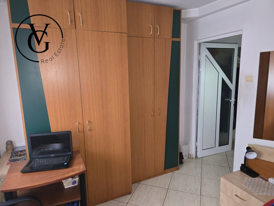 Apartament decomandat cu 3 camere - zona Tei