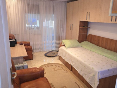 Apartament decomandat cu 3 camere - zona Tei