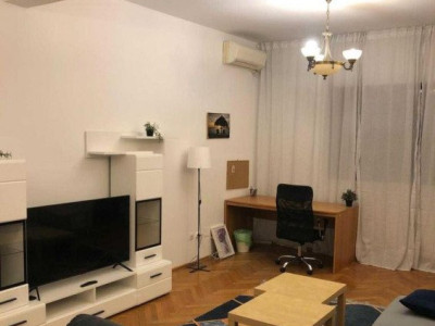 Apartament spațios de 3 camere - Universitate