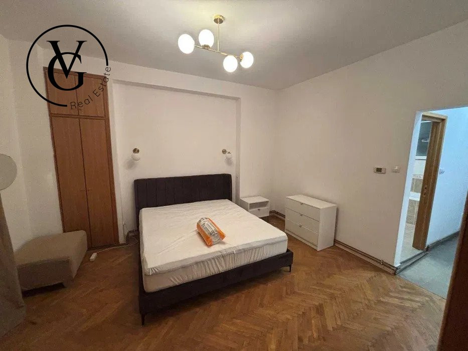 Apartament cu 3 camere - Universitate - termen lung