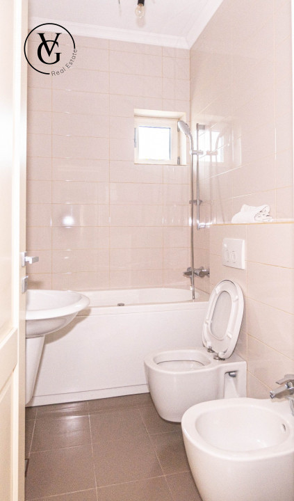 Apartament 3 camere-100 mp-  Mamaia -frontal lac