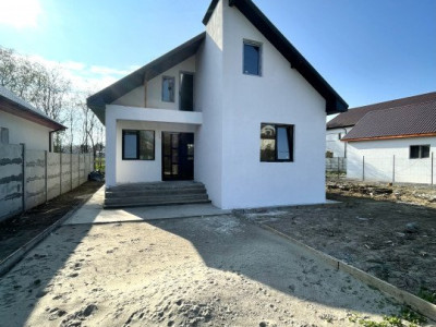 Casa la sol, 4 camere, Lumina