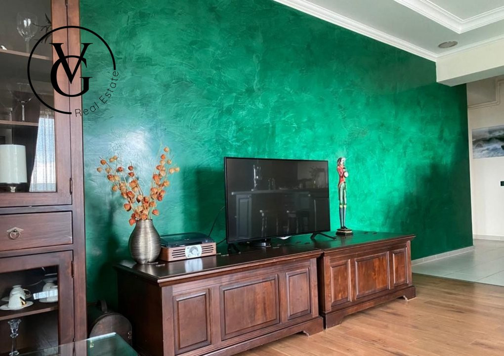 Apartament decomandat de 3 camere - zona Iancu Nicolae