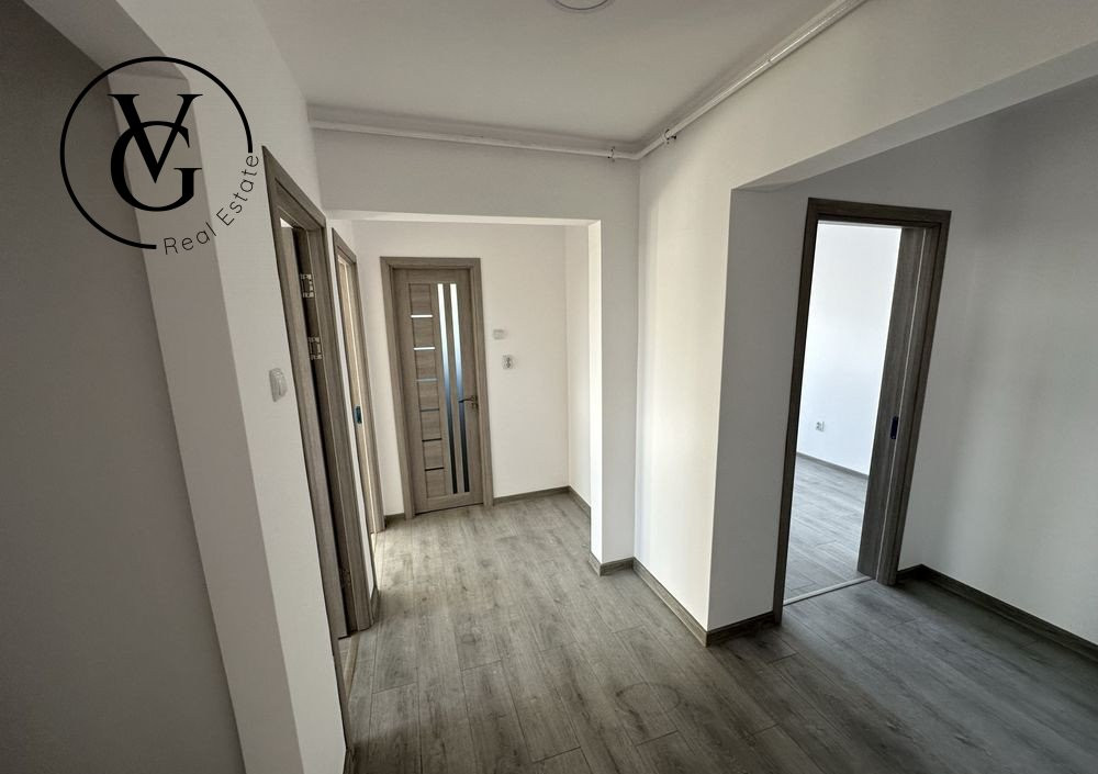 Apartament 3 camere - Km 4-5 + boxa