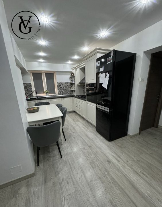 Apartament decomandat cu 3 camere - zona Parc Sebastian