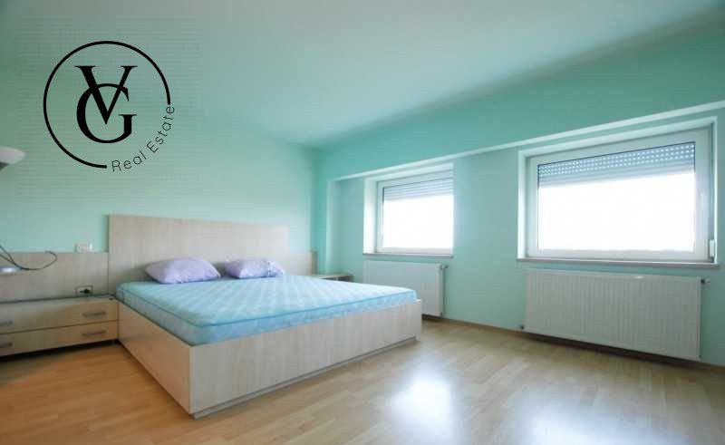 Apartament 3 camere - Dacia + loc de parcare 