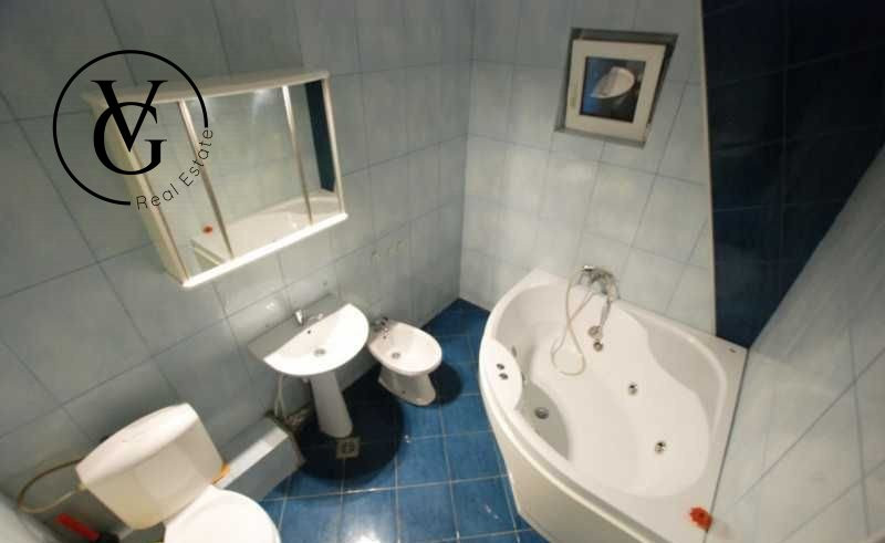 Apartament 3 camere - Dacia + loc de parcare 