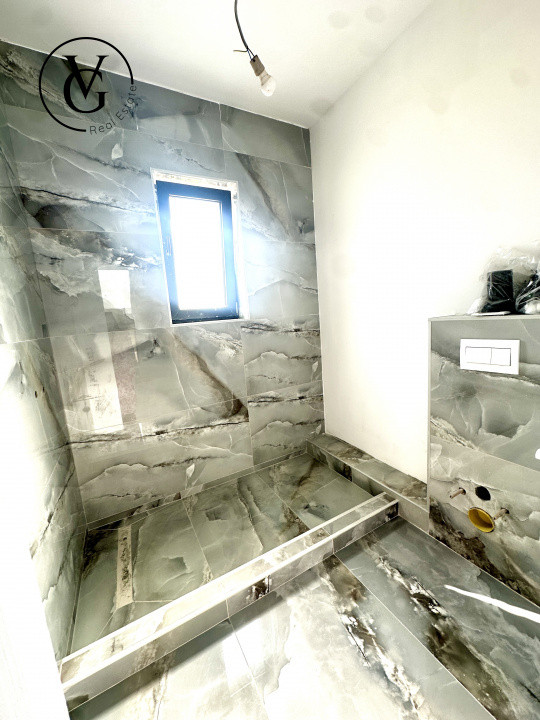 Vila P+1 cu terasa circulabila, 4 camere, vedere la lac, Ovidiu