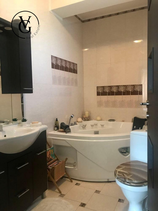 Apartament 3 camere -garaj subteran + boxa - zona Piața Presei