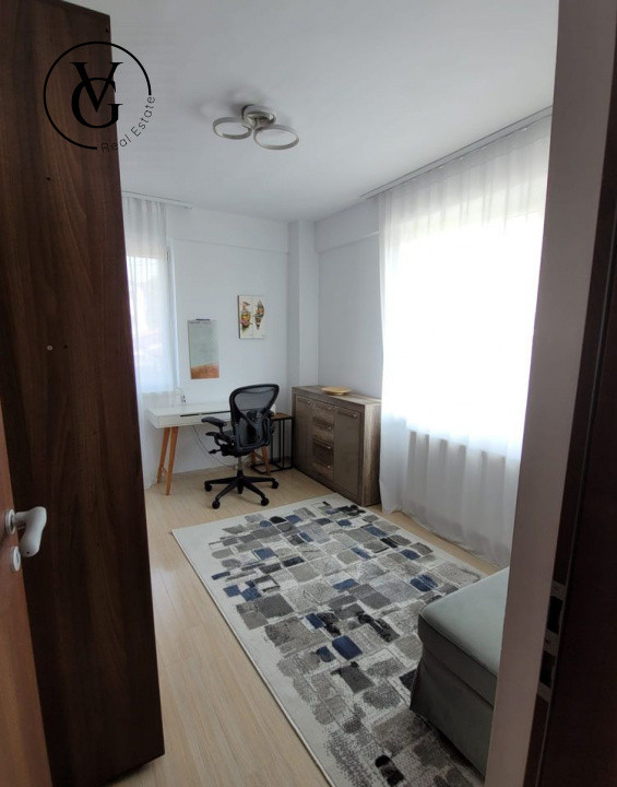 Apartament 3 camere + loc de parcare -Zona Laminorului