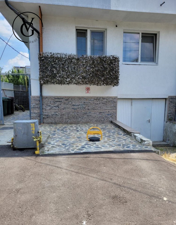 Apartament 3 camere + loc de parcare -Zona Laminorului