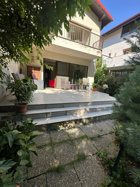 Vila de vanzare cu vedere la padure - P+1 zona Baneasa