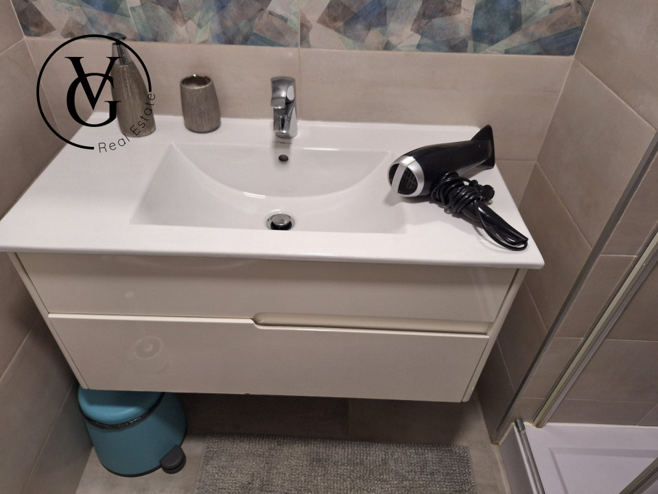 Garsoniera  renovata 2025 Onix Blue