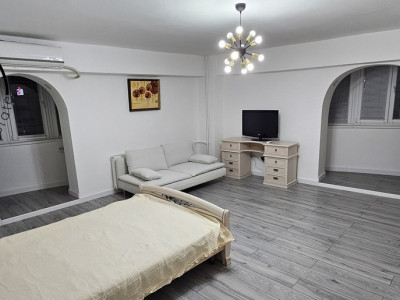 Garsoniera decomandata de inchiriat - zona Unirii 
