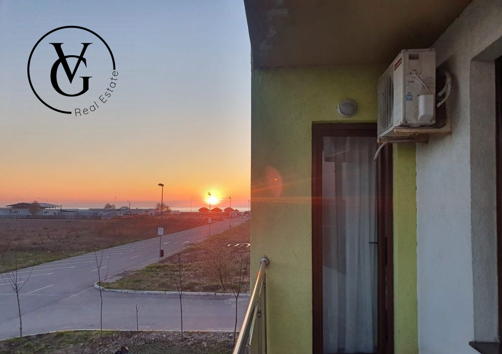 Apartament 2 camere în Mamaia - vedere frontală către lac
