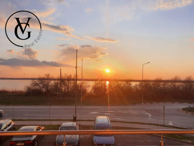 Apartament 2 camere în Mamaia - vedere frontală către lac