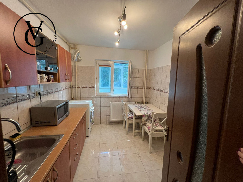 Apartament trei camere decomandat - Crangasi