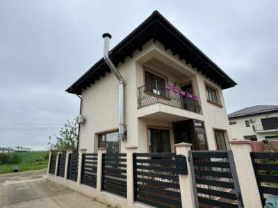 Casa 3 camere Tunari 