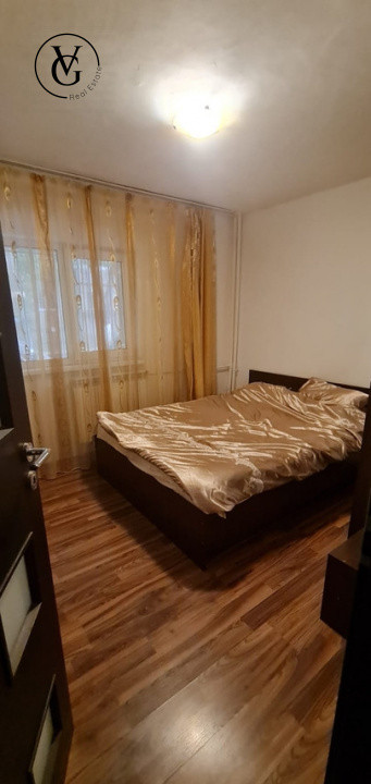 Apartament trei camere decomandat - Militari 