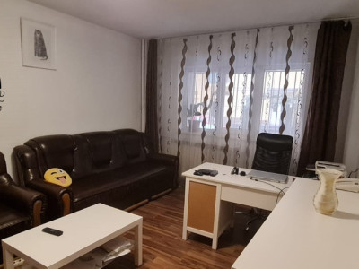 Apartament trei camere decomandat - Militari 