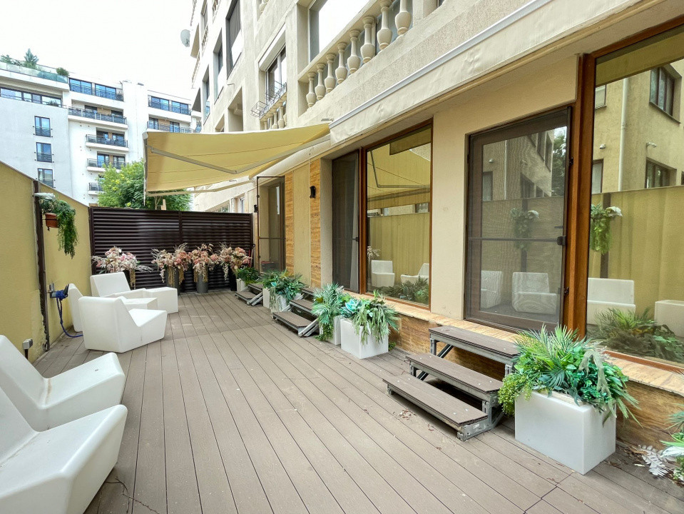 Apartament de 3 camere și curte privată - Parcare subterana