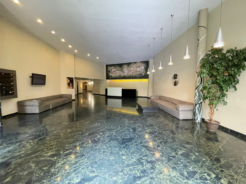 Apartament de 3 camere și curte privată - Parcare subterana