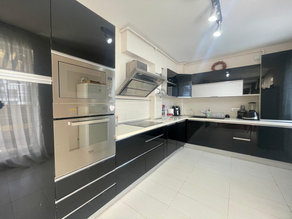 Apartament cu 5 camere si terasa spatioasa + 2 locuri de parcare
