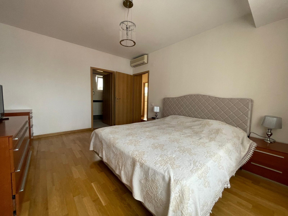 Apartament cu 5 camere si terasa spatioasa + 2 locuri de parcare