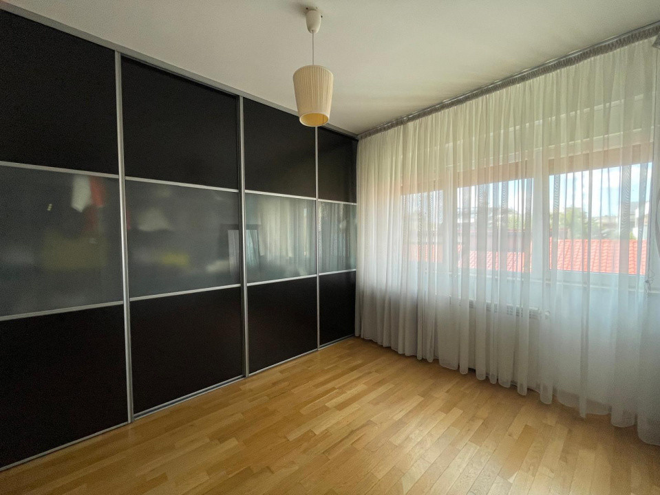 Apartament cu 5 camere si terasa spatioasa + 2 locuri de parcare
